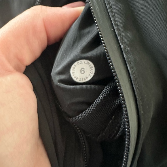 Lululemon cropped jacket - Picture 2 of 8